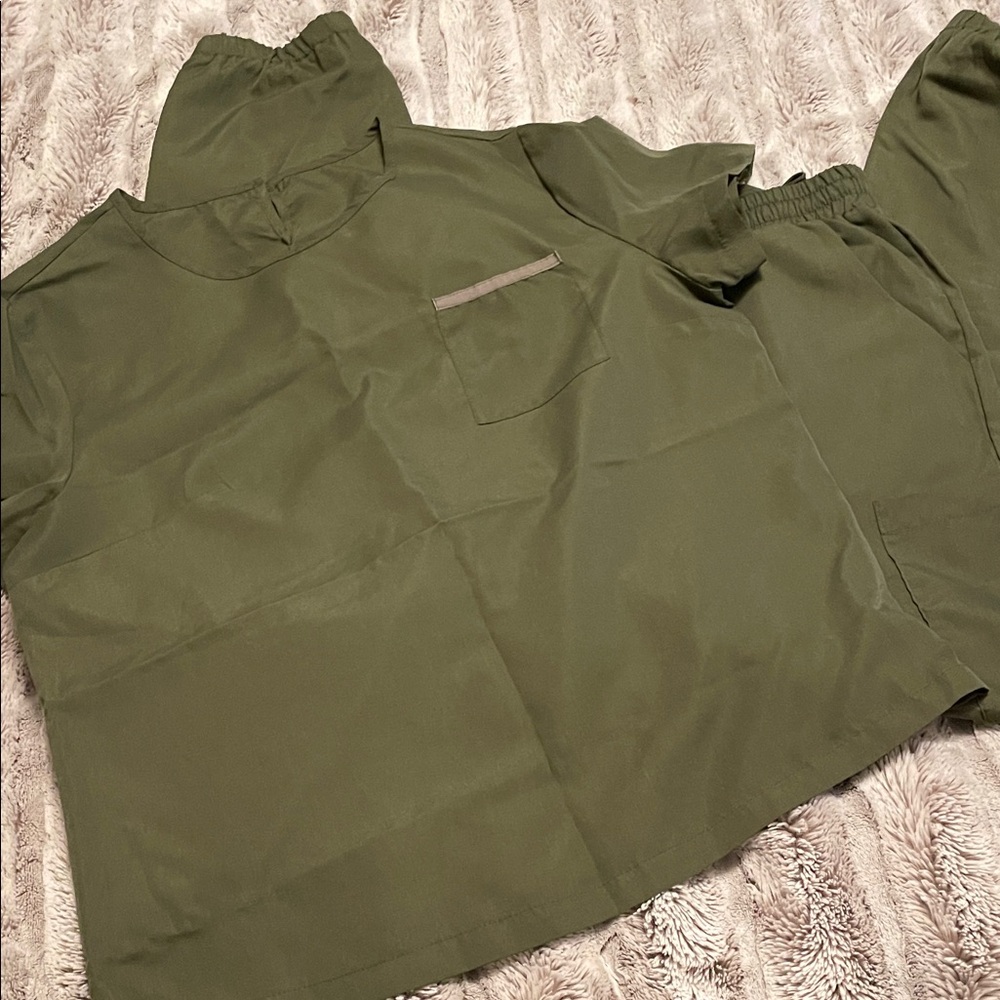 Olive / army Green Two-Piece Scrub Set unbranded medium woman’s joggers